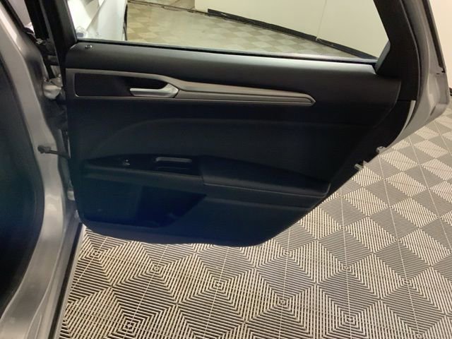 Used 2017 Ford Fusion SE w/ Fusion SE Technology Package image 37