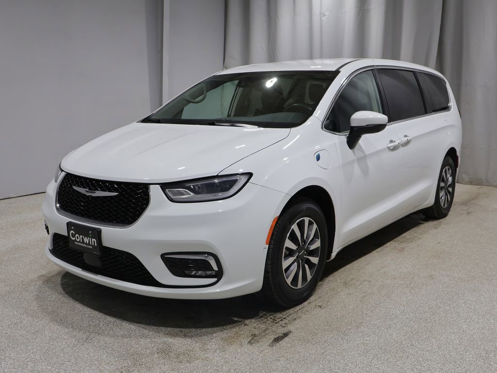 Used 2023 Chrysler Pacifica Touring-L image 16