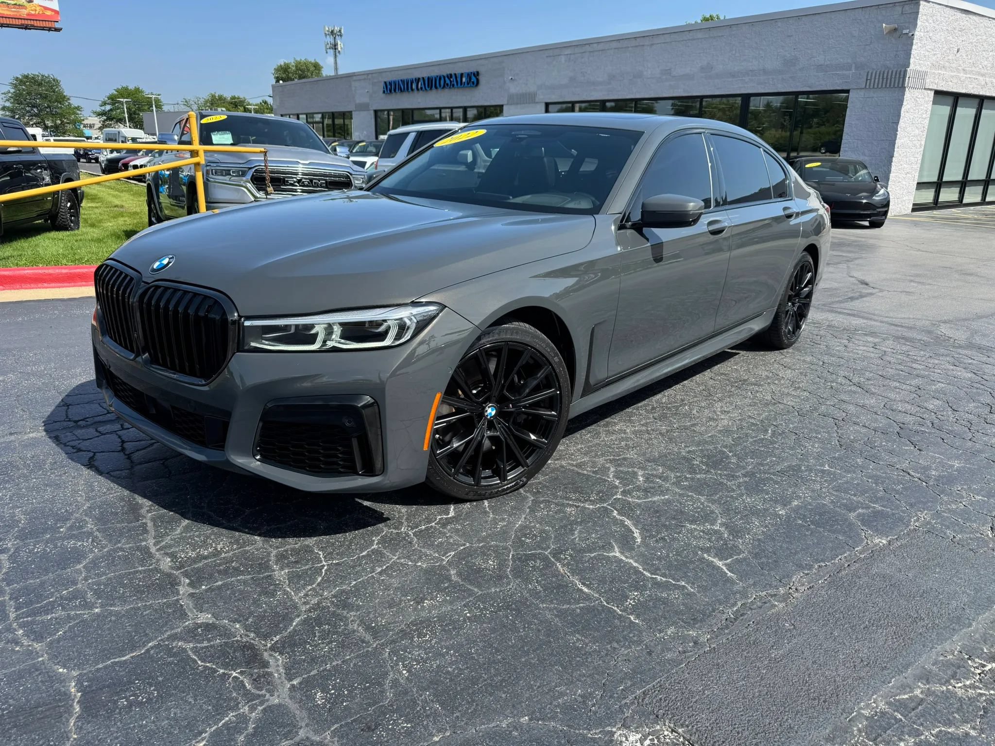 Used 2022 BMW 750i xDrive w/ Executive Package AWD/4WD video 1
