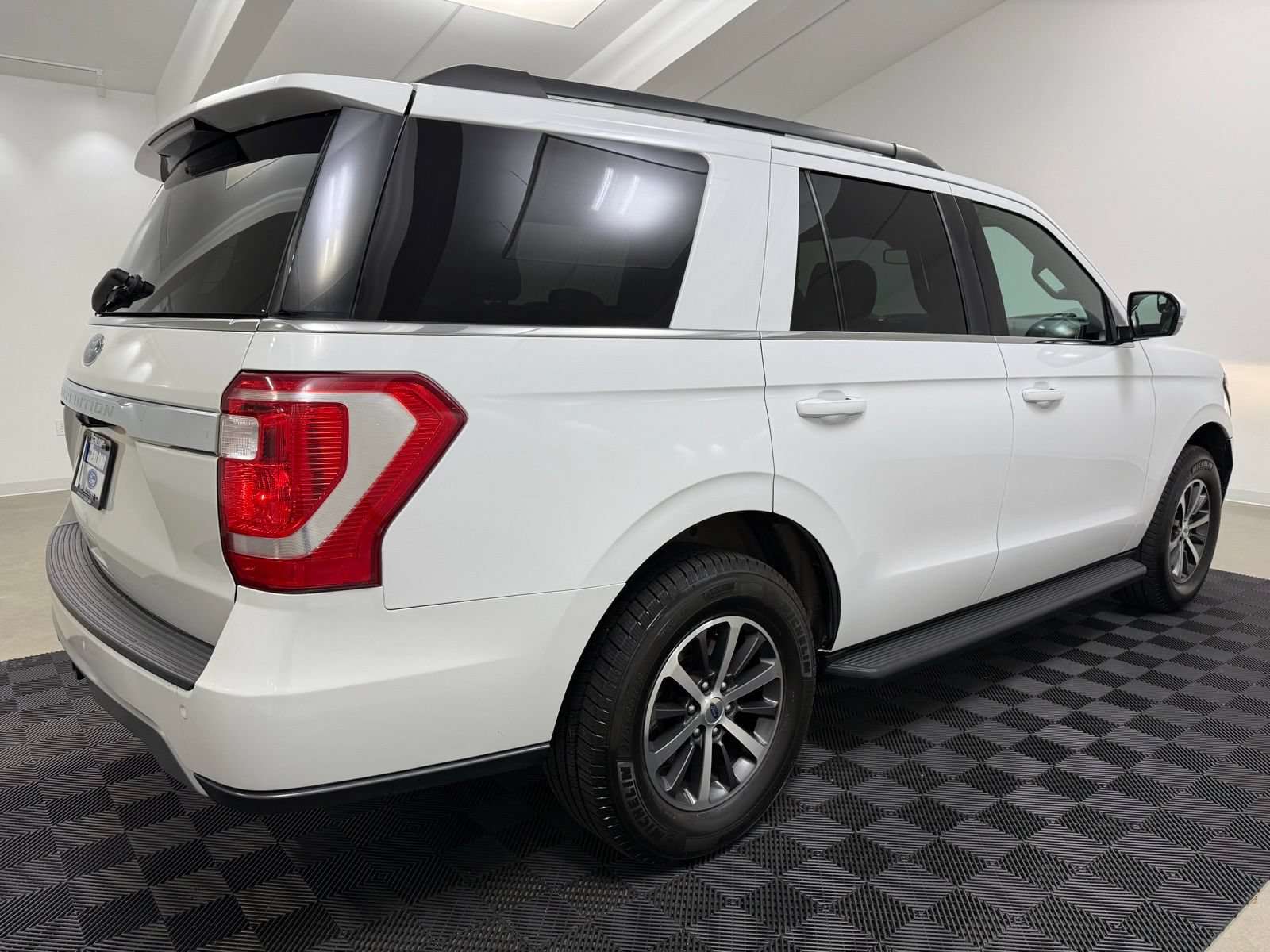 Used 2019 Ford Expedition XLT w/ Equipment Group 201A AWD/4WD image 7