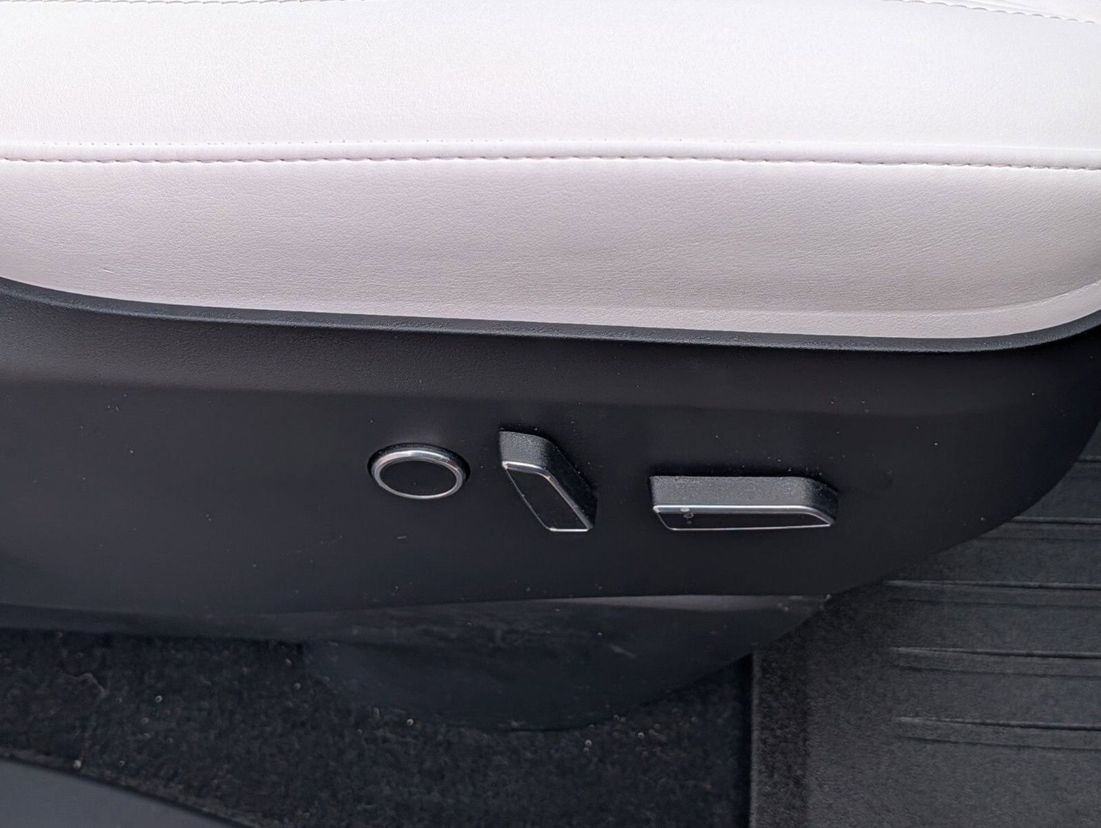 Used 2024 Tesla Model X image 29