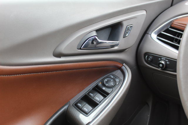 Used 2017 Chevrolet Malibu Hybrid w/ Leather Package FWD image 21