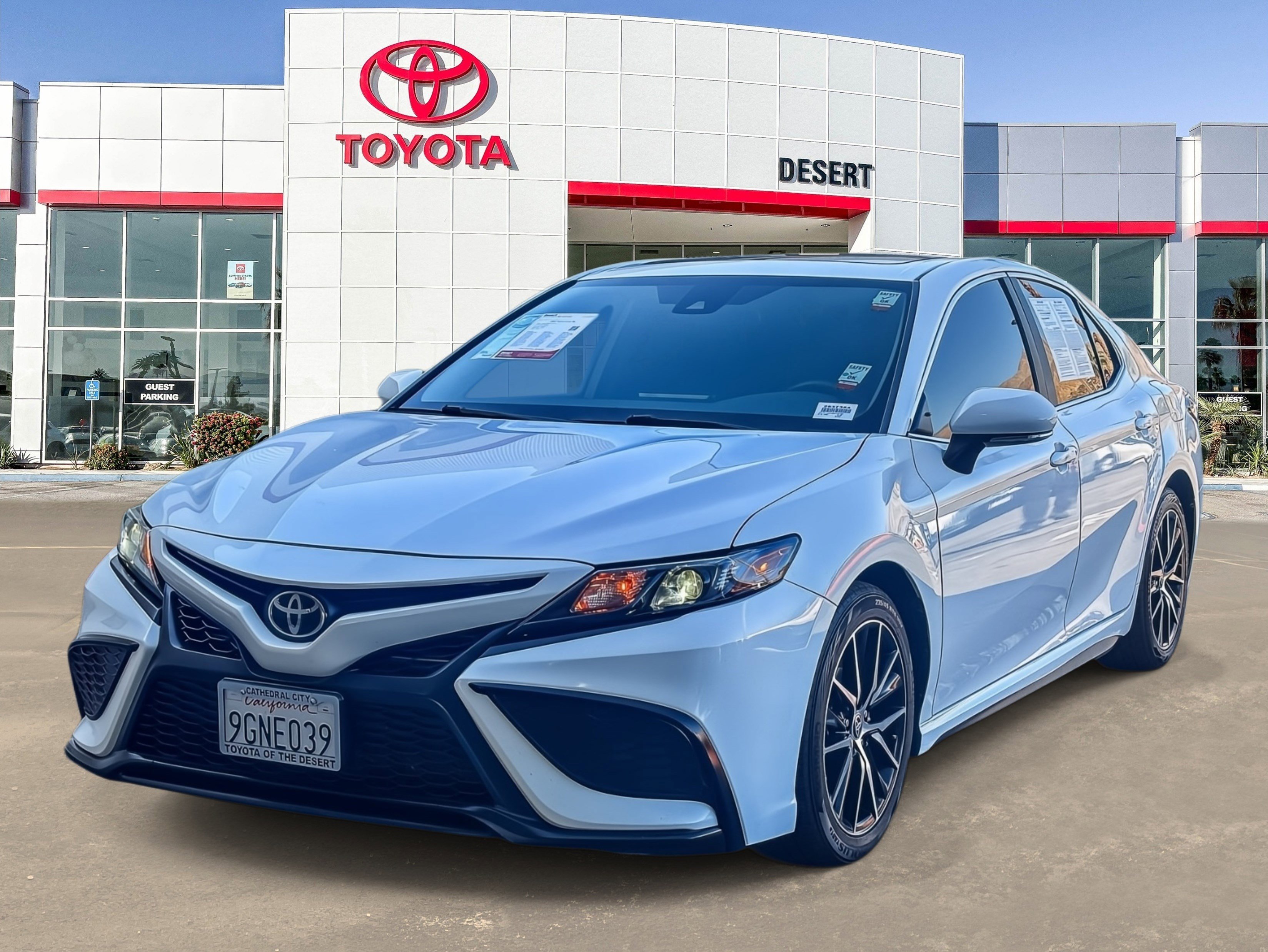 Used 2023 Toyota Camry SE w/ Convenience Package FWD image 3