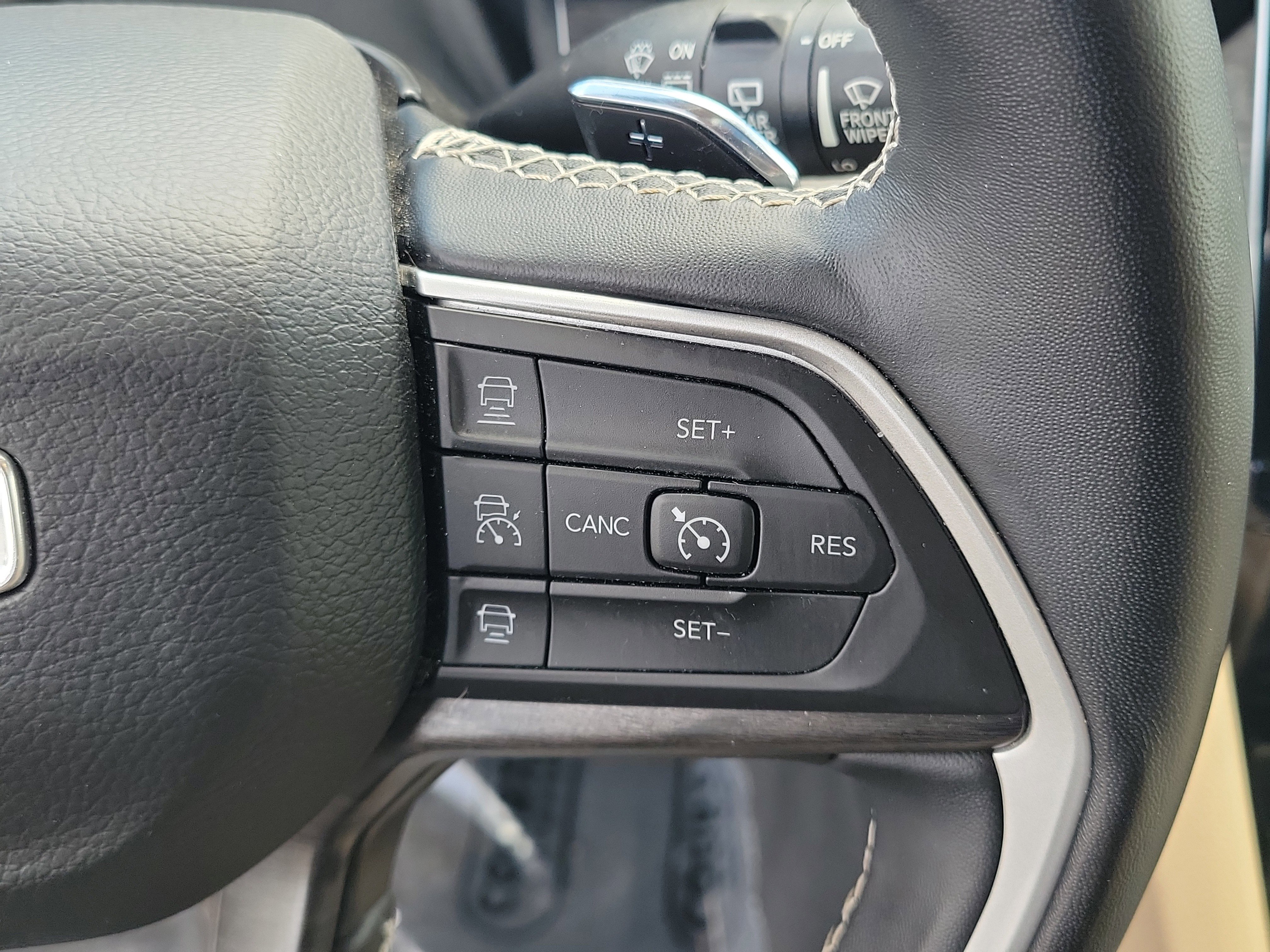 Used 2022 Jeep Grand Cherokee L Limited w/ Luxury Tech Group II image 29