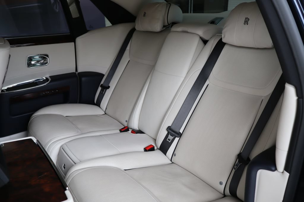 Used 2016 Rolls-Royce Ghost RWD image 17