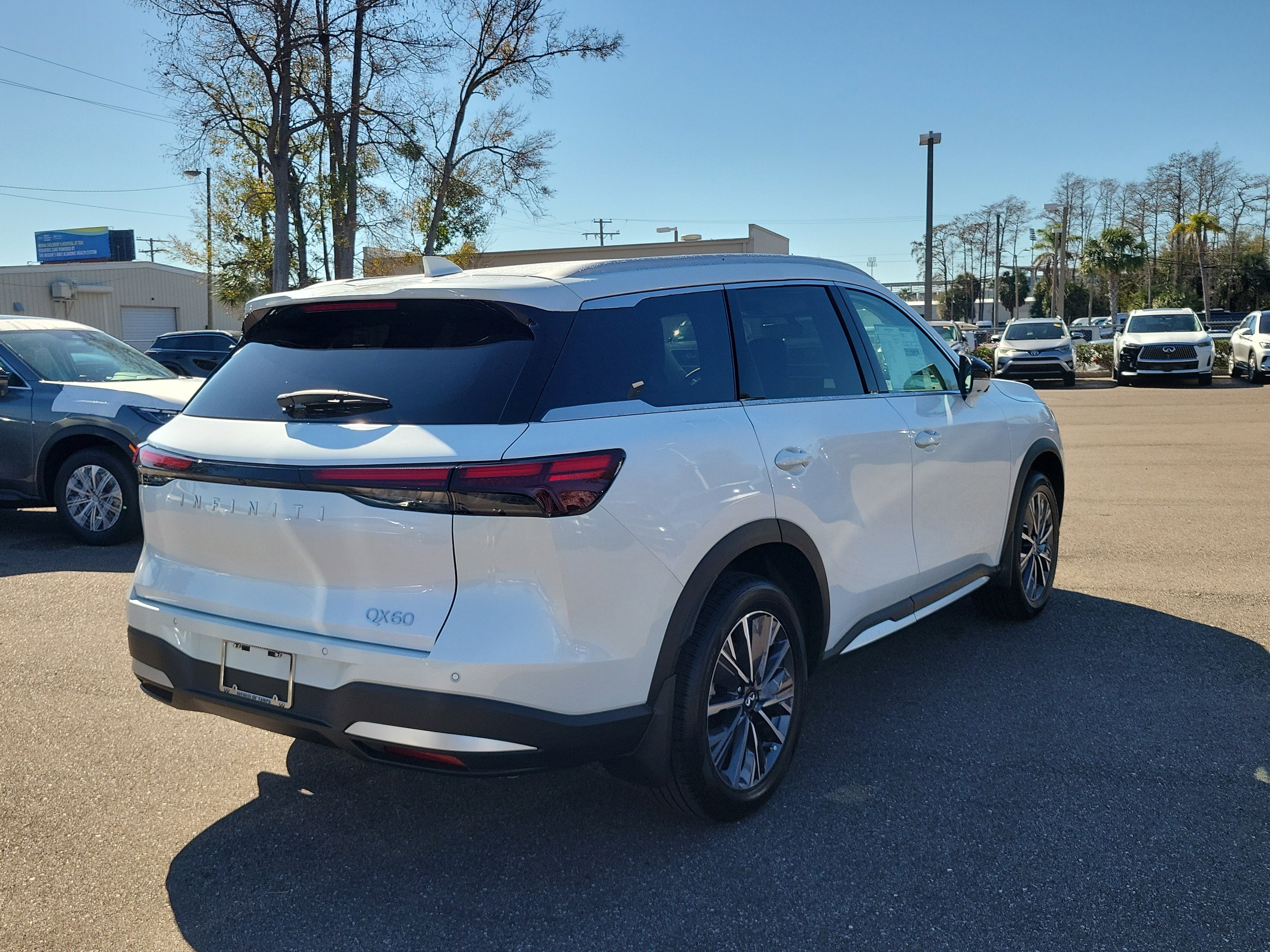 New 2026 INFINITI QX60 Luxe w/ Cargo Package image 3