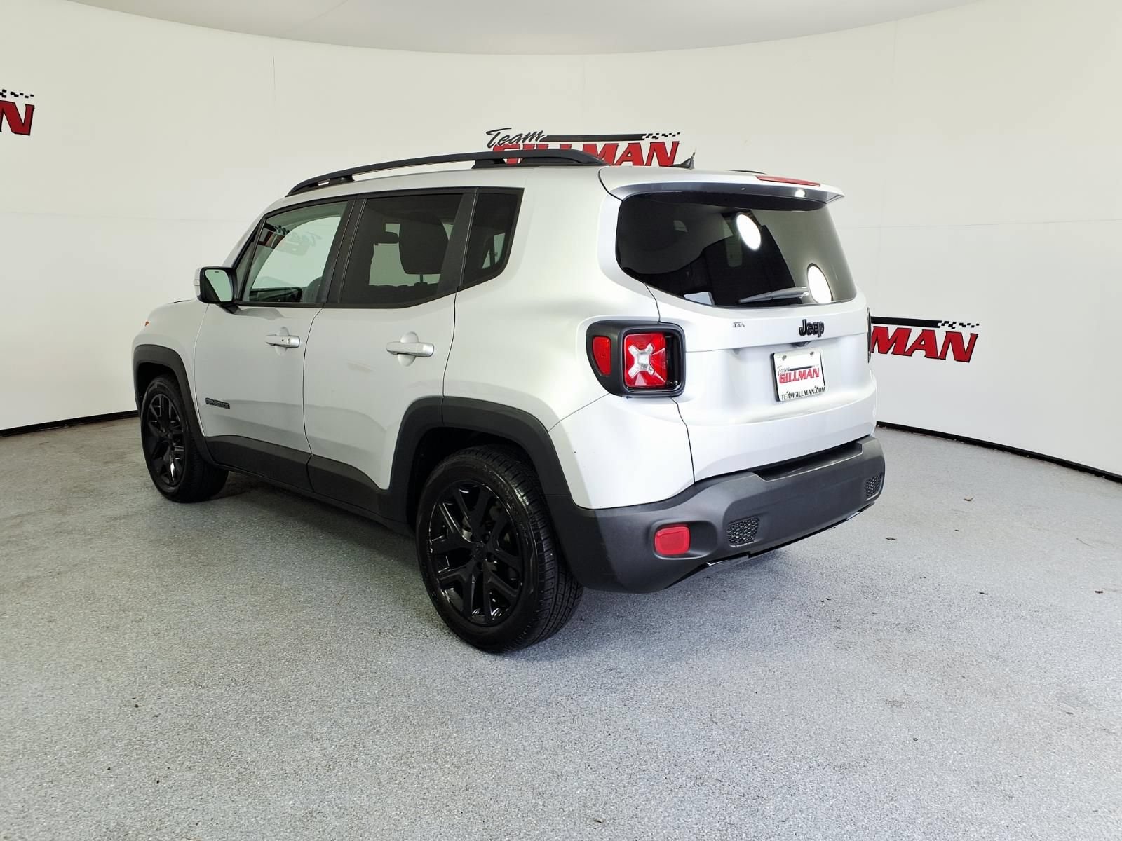 Used 2017 Jeep Renegade Altitude FWD image 8