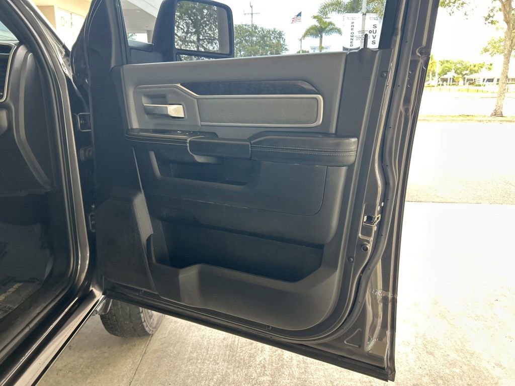 Used 2023 RAM 3500 Big Horn AWD/4WD image 30