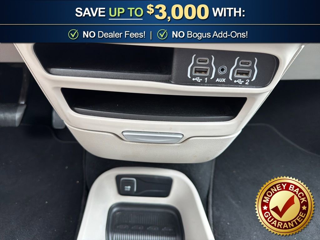 Used 2024 Chrysler Pacifica Touring-L FWD image 26
