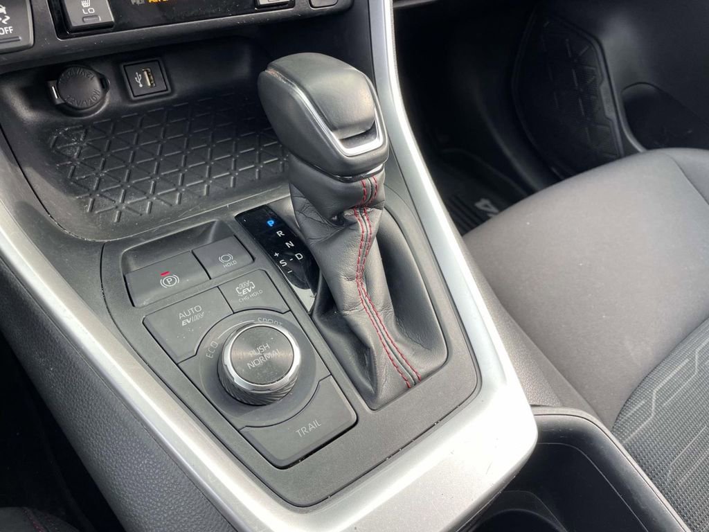 Used 2023 Toyota RAV4 SE image 31
