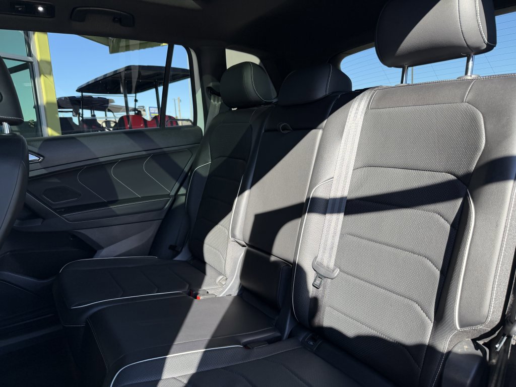 Used 2022 Volkswagen Tiguan SEL R-Line image 35