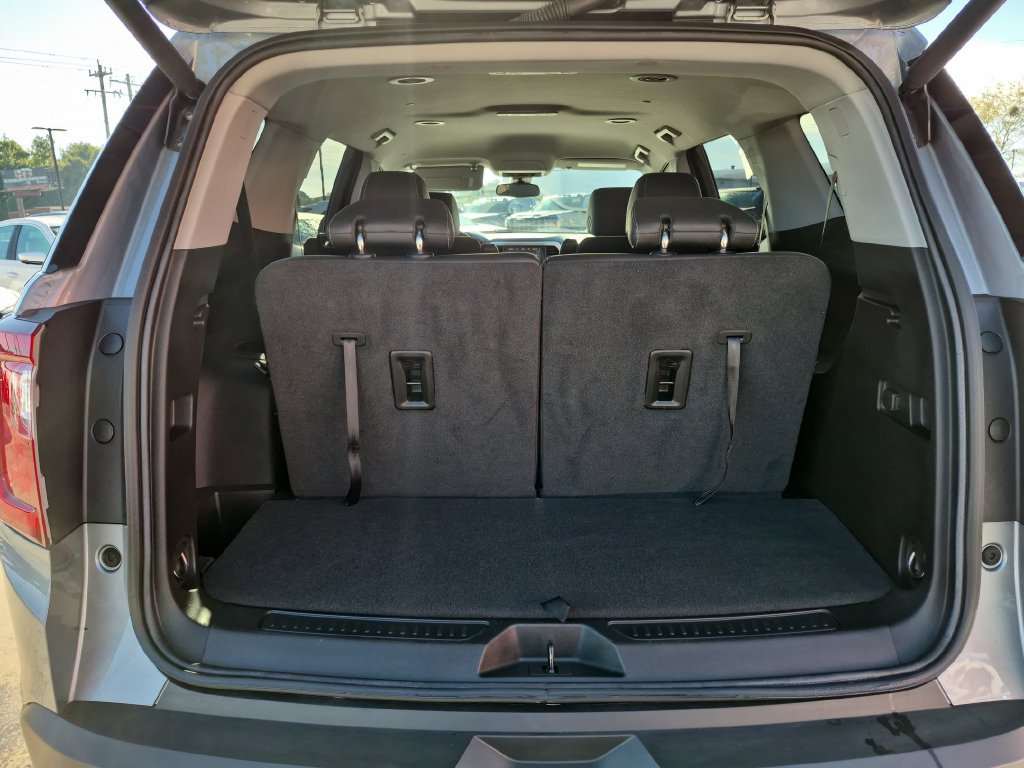 Used 2023 GMC Acadia SLT w/ Technology Package FWD image 30