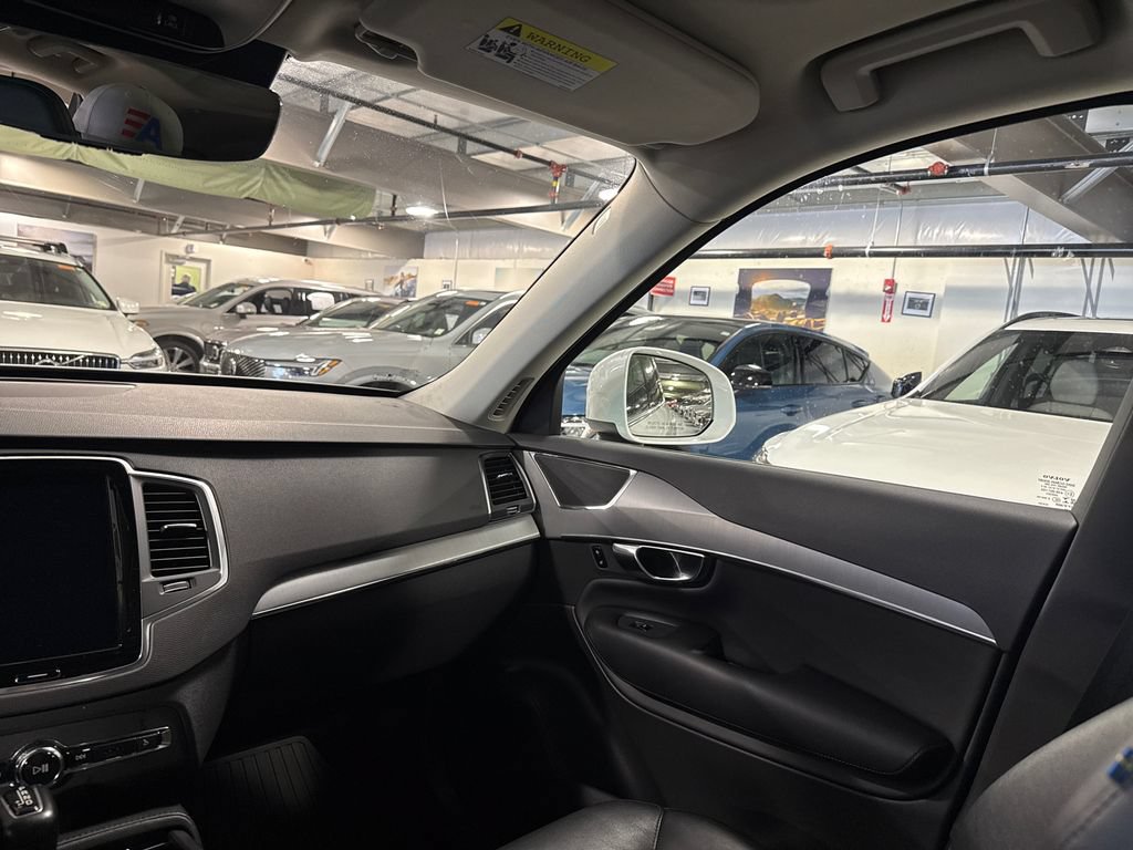 Used 2022 Volvo XC90 T5 Momentum w/ Climate Package AWD/4WD image 24