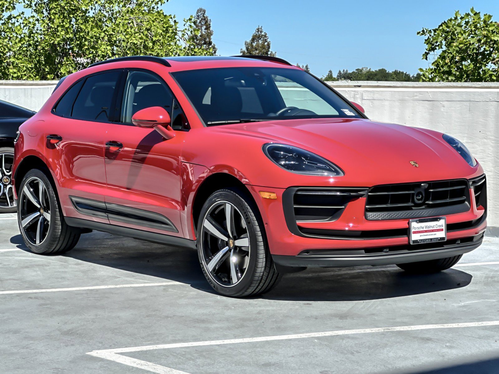 Certified 2025 Porsche Macan image 10