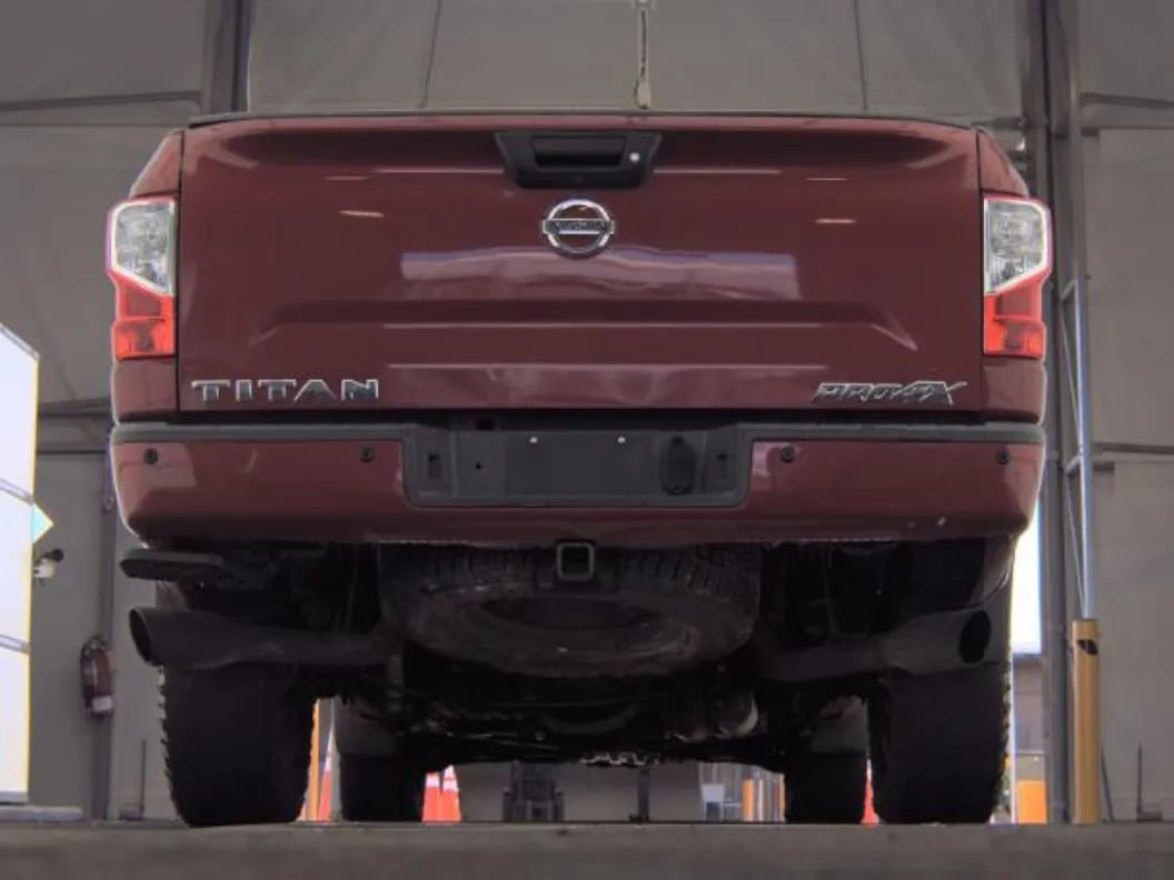 Used 2018 Nissan Titan PRO-4X w/ Pro-4x Convenience Package AWD/4WD image 3