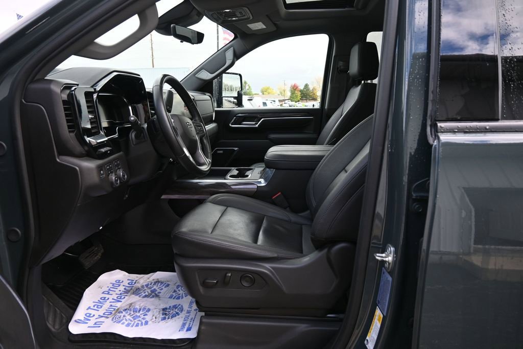 Used 2025 Chevrolet Silverado 3500 LTZ w/ LTZ Plus Package AWD/4WD image 31
