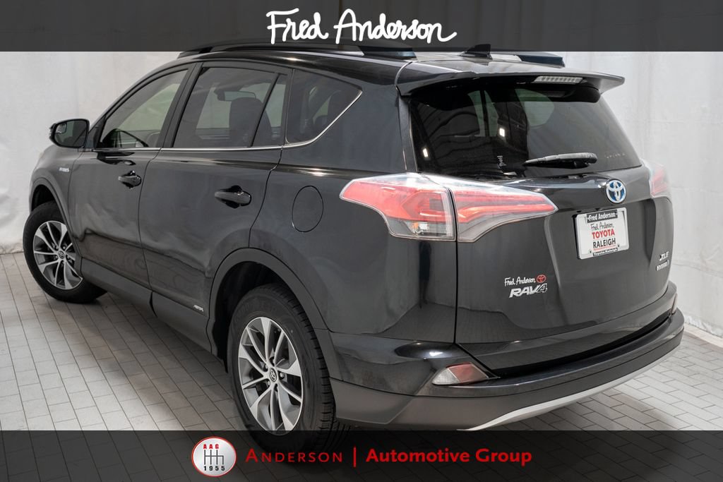 Used 2018 Toyota RAV4 XLE AWD/4WD image 3