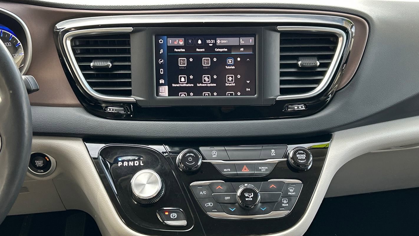 Used 2023 Chrysler Voyager LX image 19
