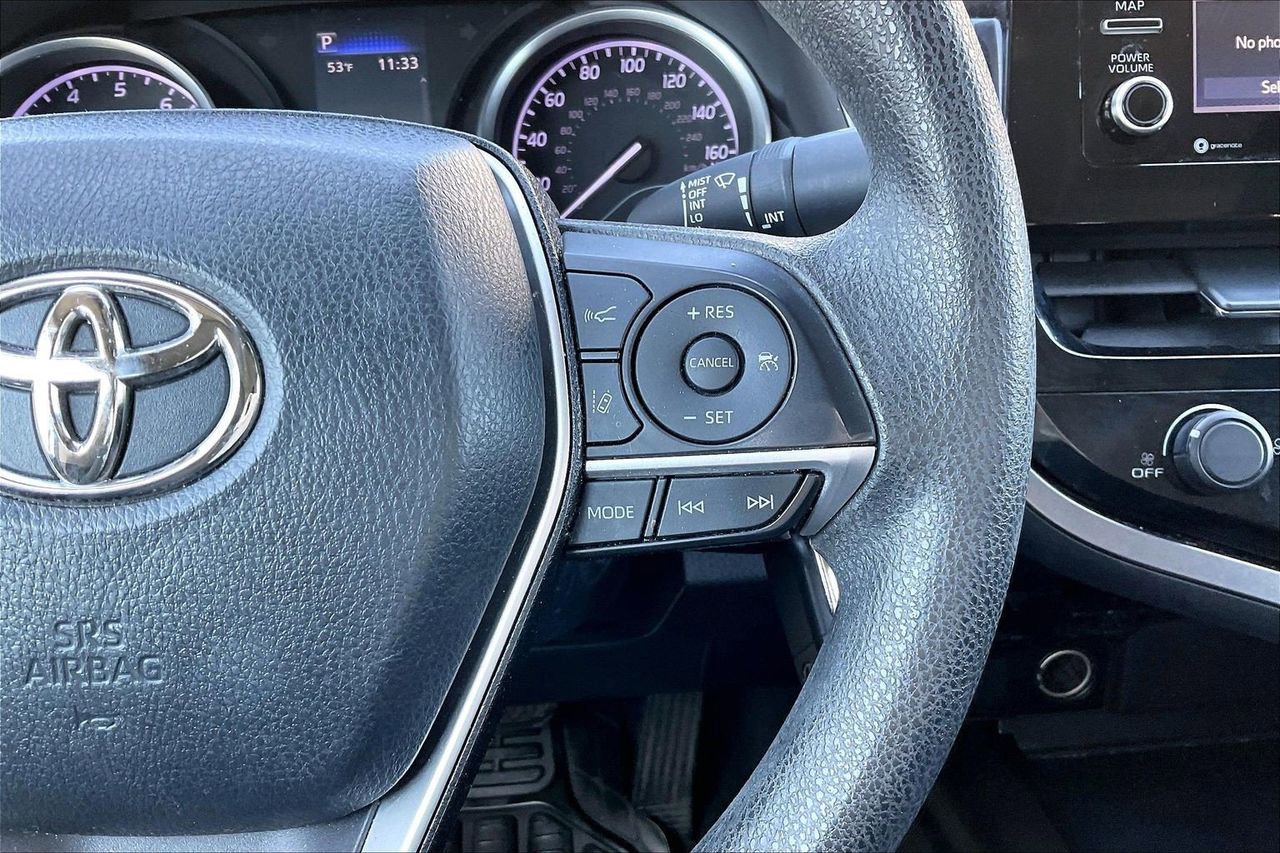 Used 2021 Toyota Camry LE image 28