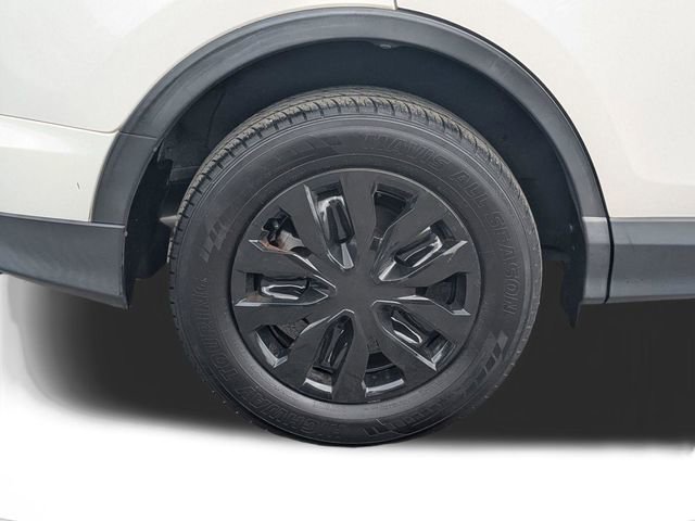 Used 2018 Toyota RAV4 LE image 10