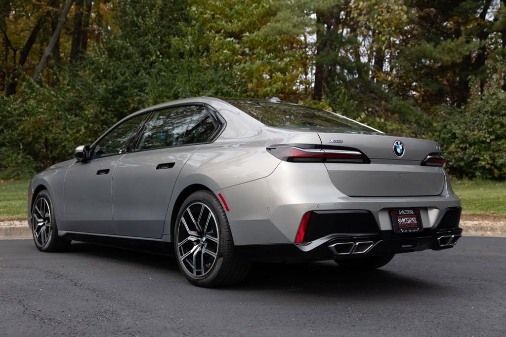 Used 2024 BMW 760i xDrive w/ Premium Package 2 image 17