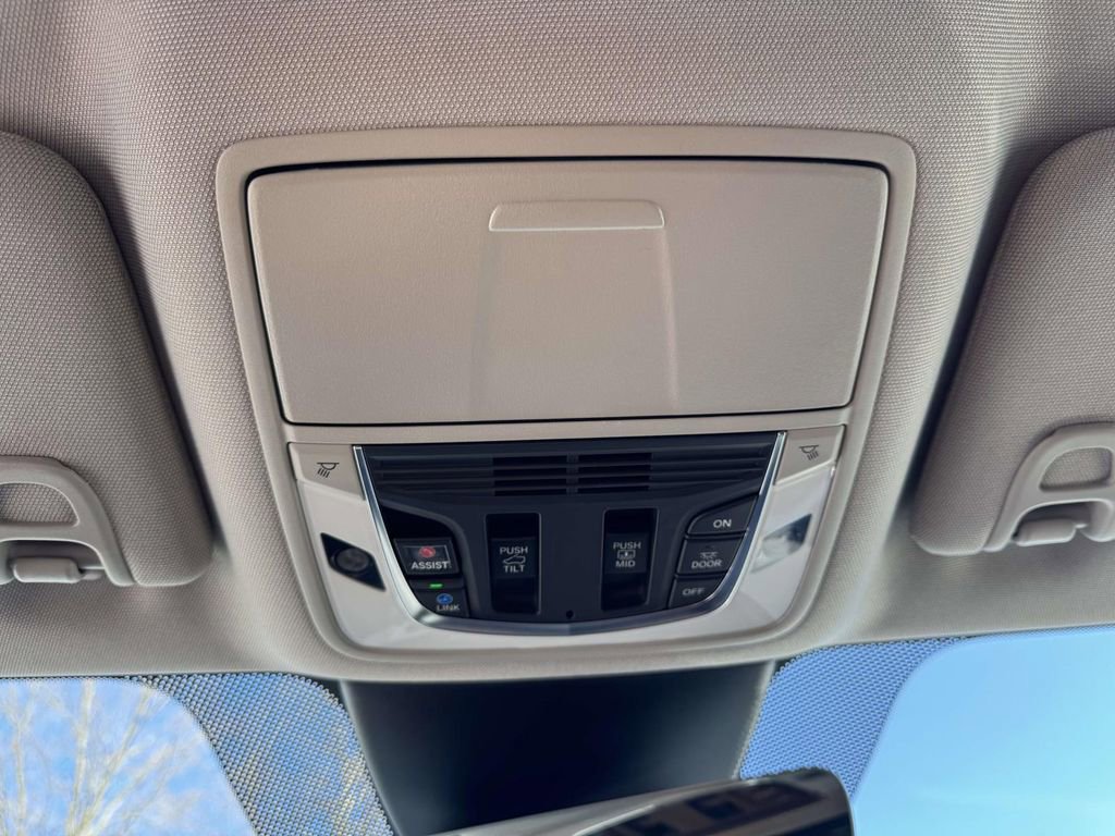 Certified 2023 Acura MDX SH-AWD image 32