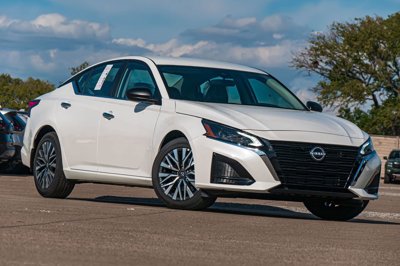 Certified 2024 Nissan Altima 2.5 SV image 2