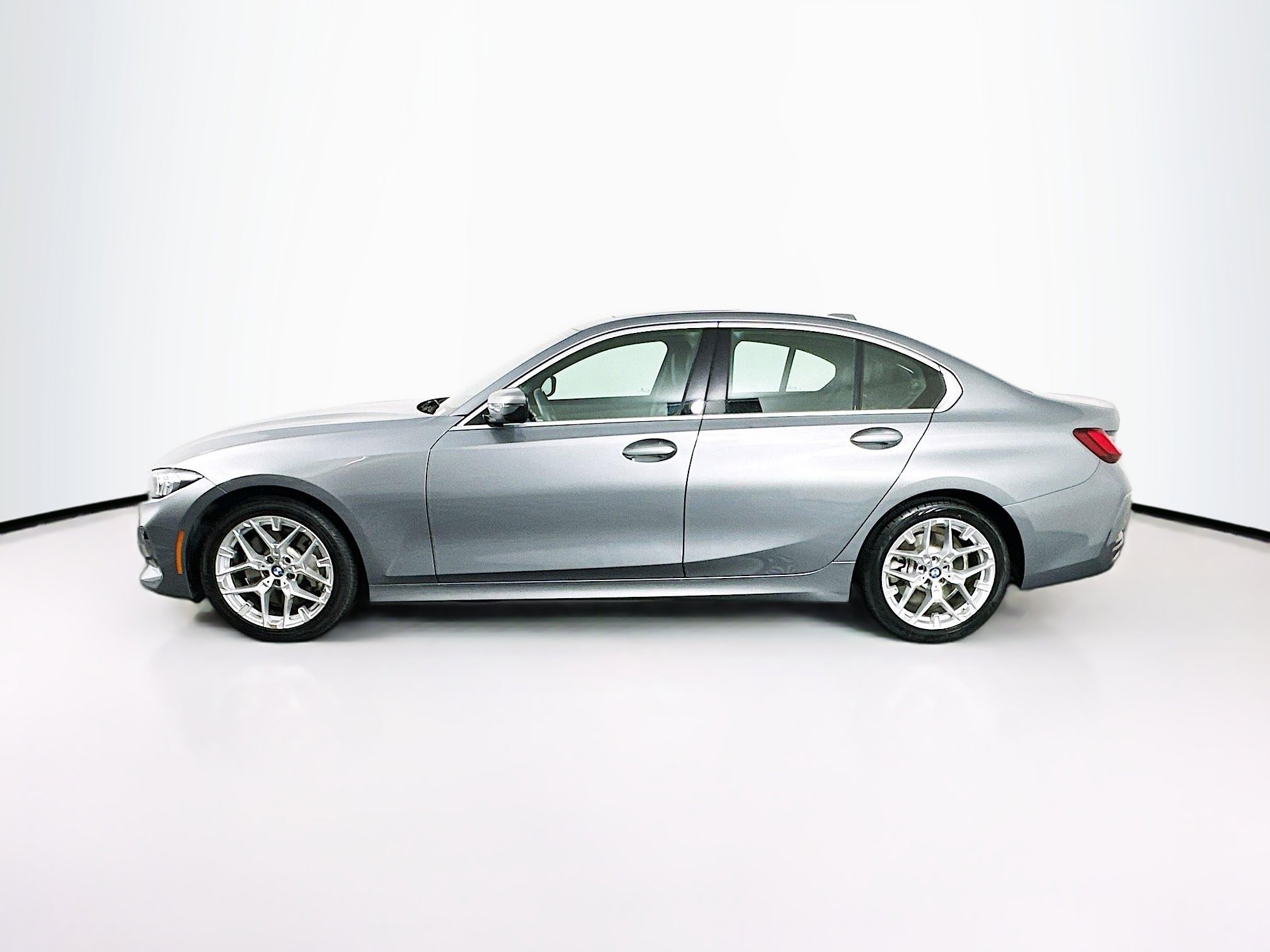 Used 2025 BMW 330i Sedan image 4