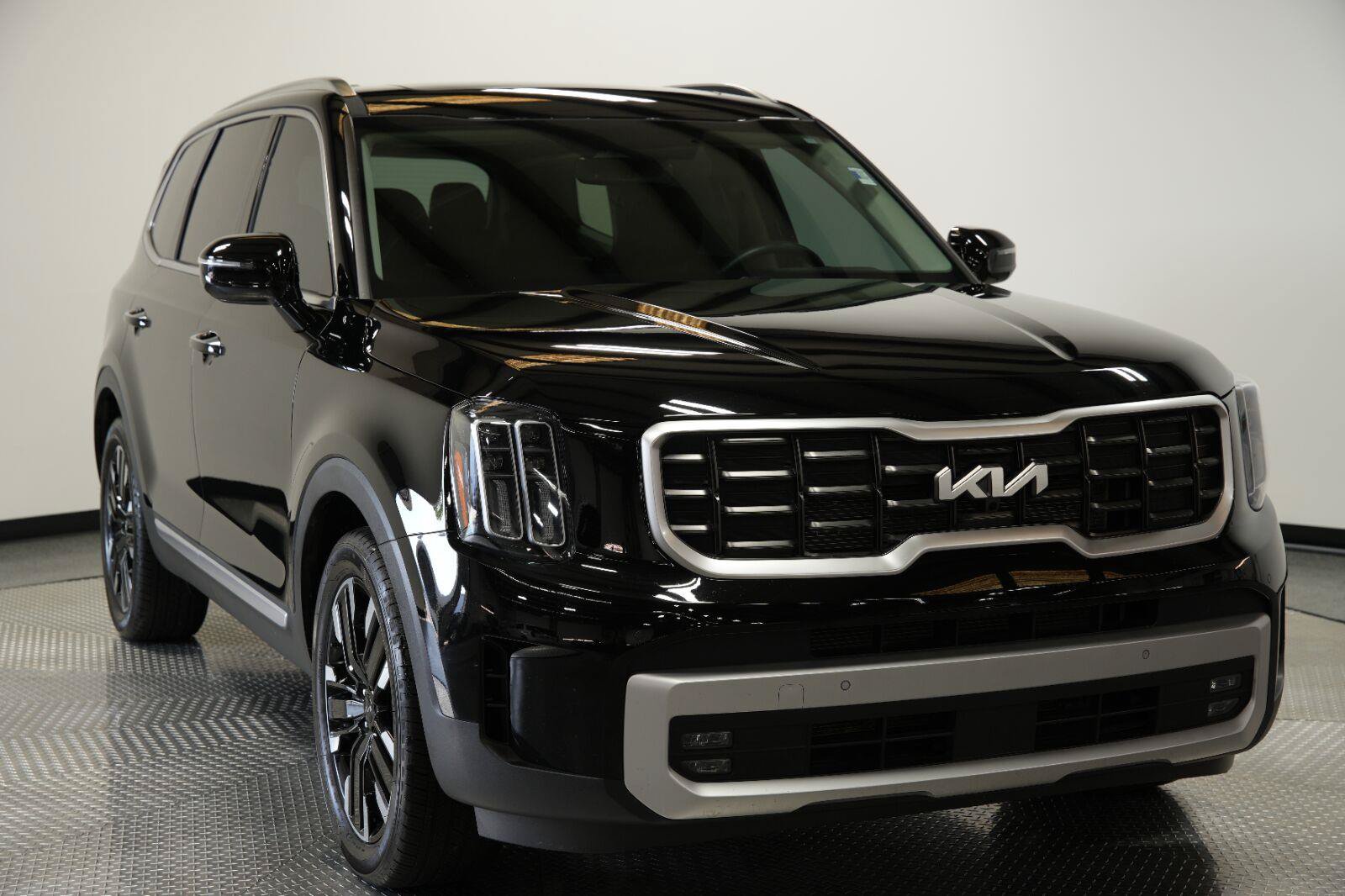 Used 2025 Kia Telluride SX AWD/4WD image 2