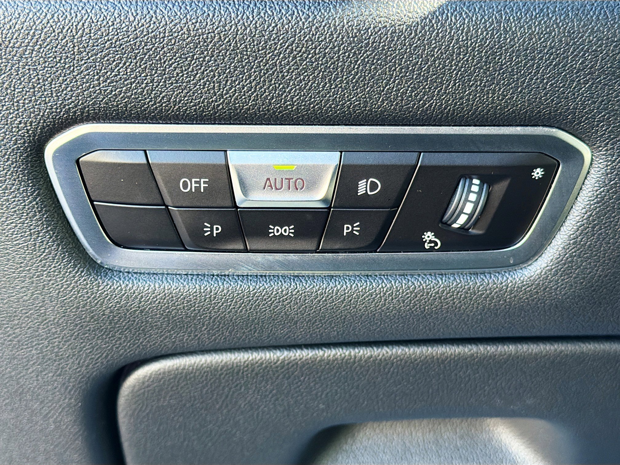 Used 2022 BMW X5 xDrive40i w/ Climate Comfort Package image 31