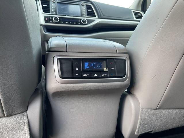 Used 2017 Toyota Highlander Limited w/ Carpet Mat Package AWD/4WD image 18