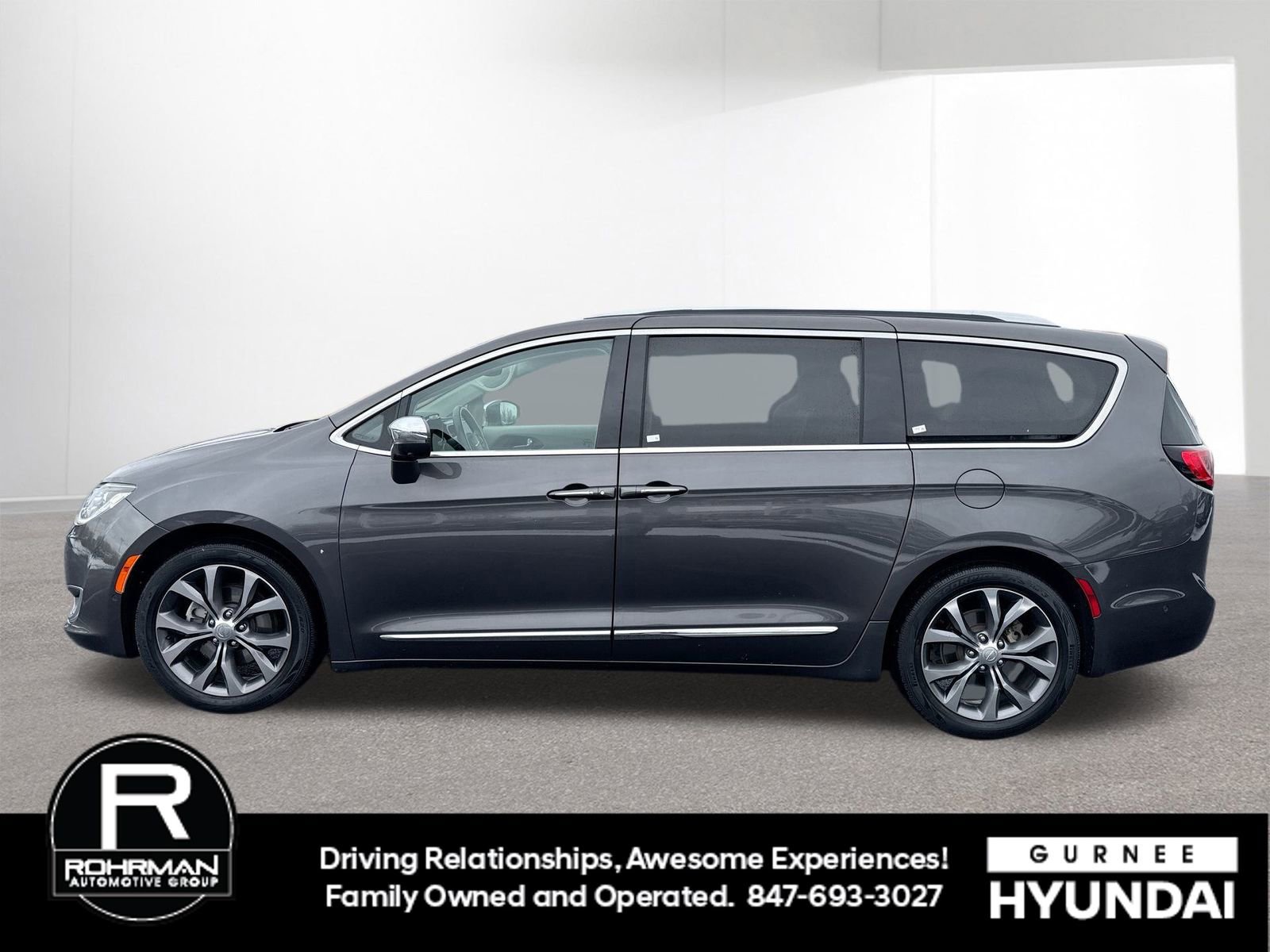 Used 2017 Chrysler Pacifica Limited image 6