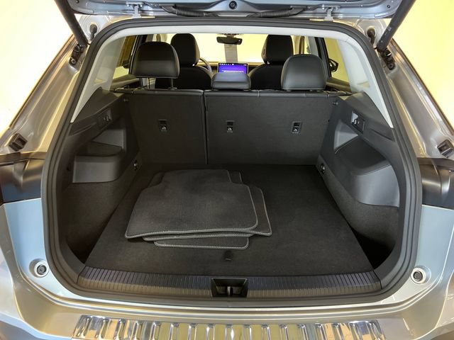 Certified 2025 Volkswagen Tiguan SE FWD image 5