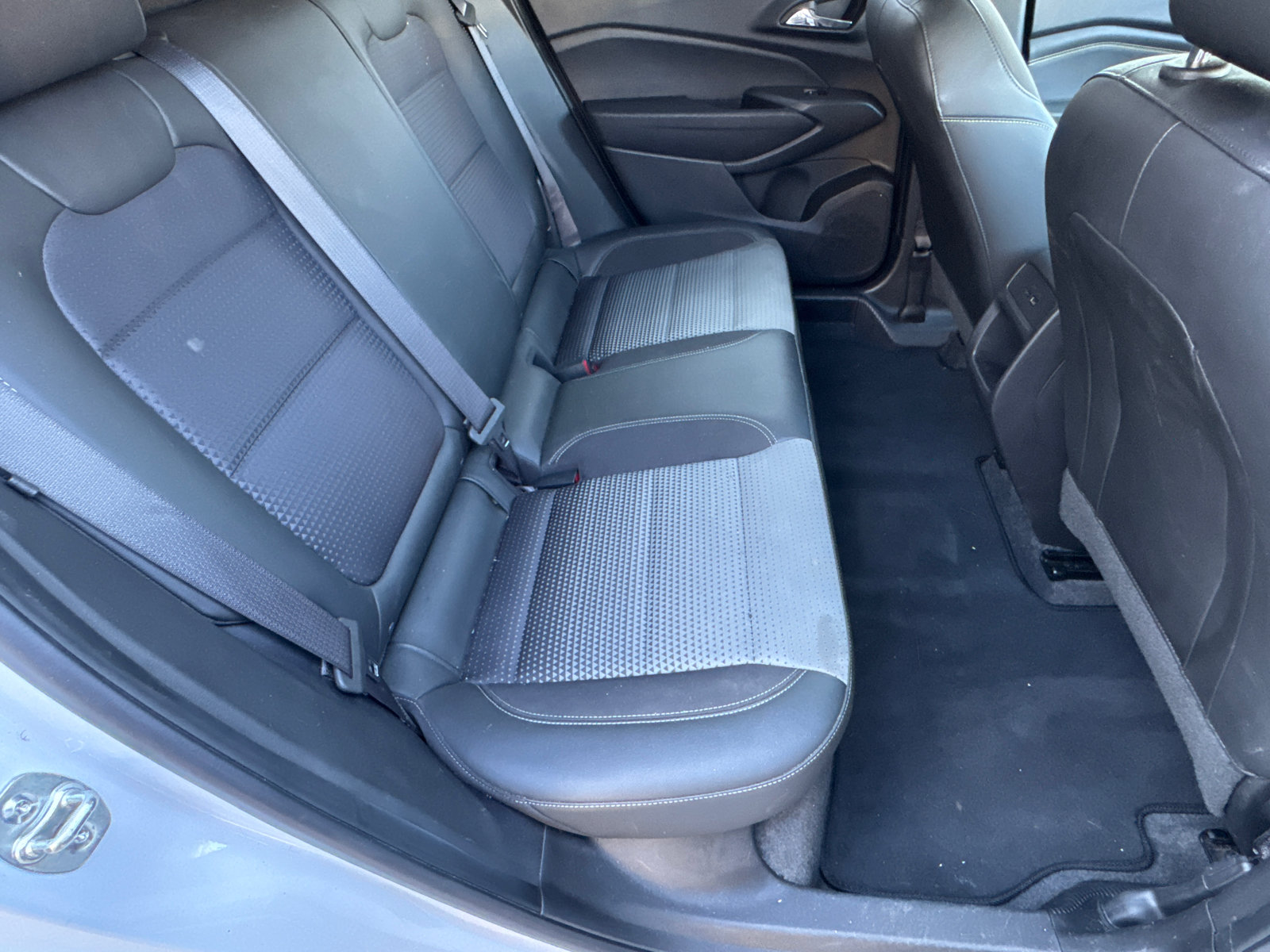Used 2025 Chevrolet Trax LT FWD image 16