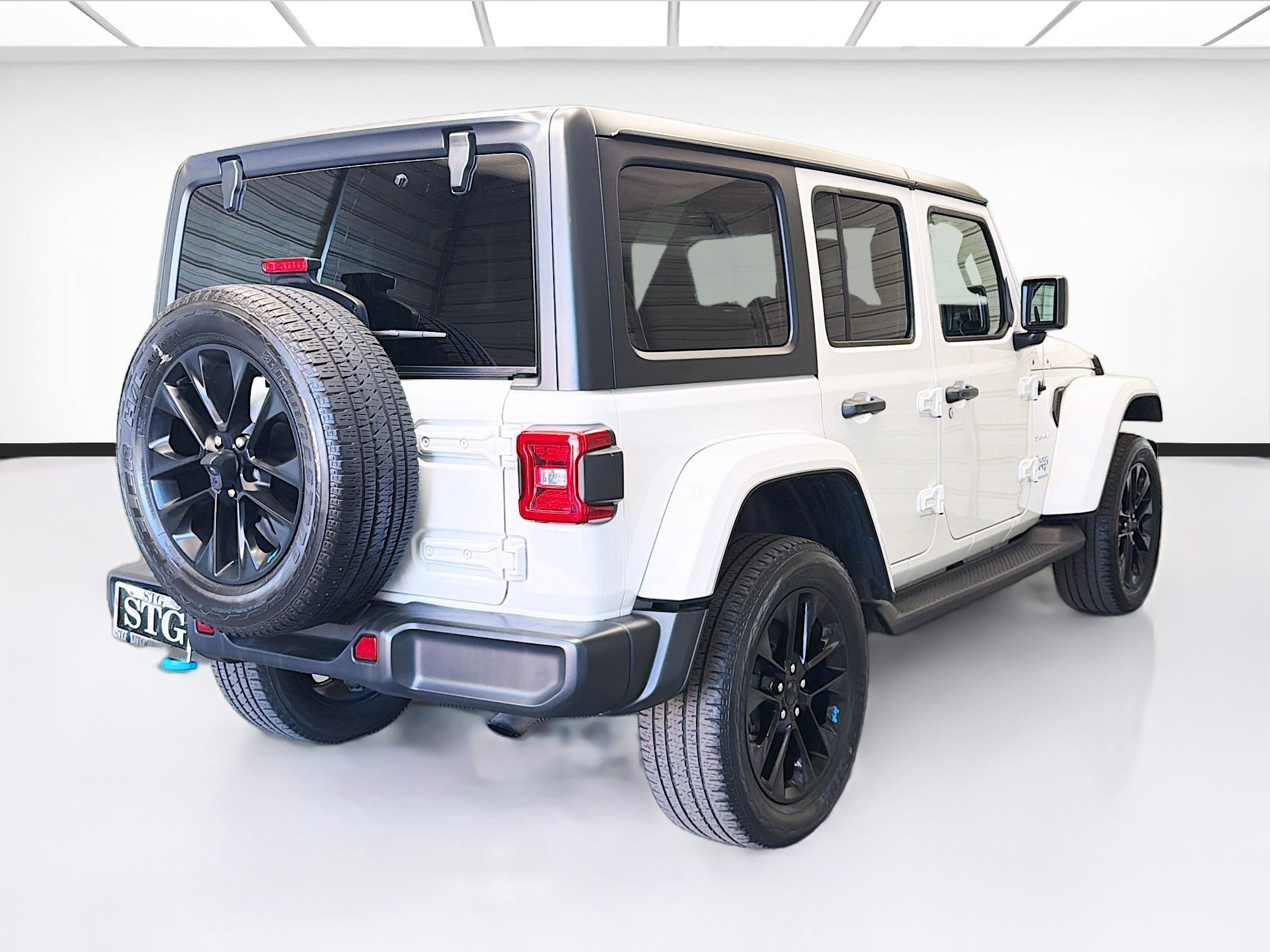 Used 2023 Jeep Wrangler Unlimited Sahara AWD/4WD image 6