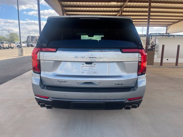Used 2025 GMC Yukon Denali Ultimate w/ LPO, Floor Liner Package AWD/4WD image 6