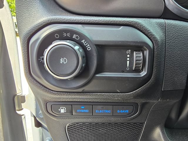 Used 2023 Jeep Wrangler Unlimited Rubicon 4xe w/ Cold Weather Group AWD/4WD image 10