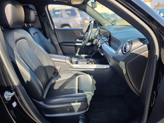Used 2021 Mercedes-Benz GLB 250 4MATIC w/ Premium Package image 10