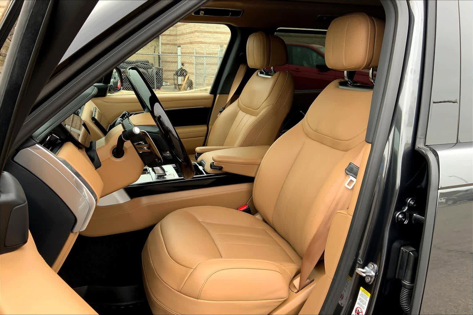 New 2025 Land Rover Range Rover Long Wheelbase SE image 9
