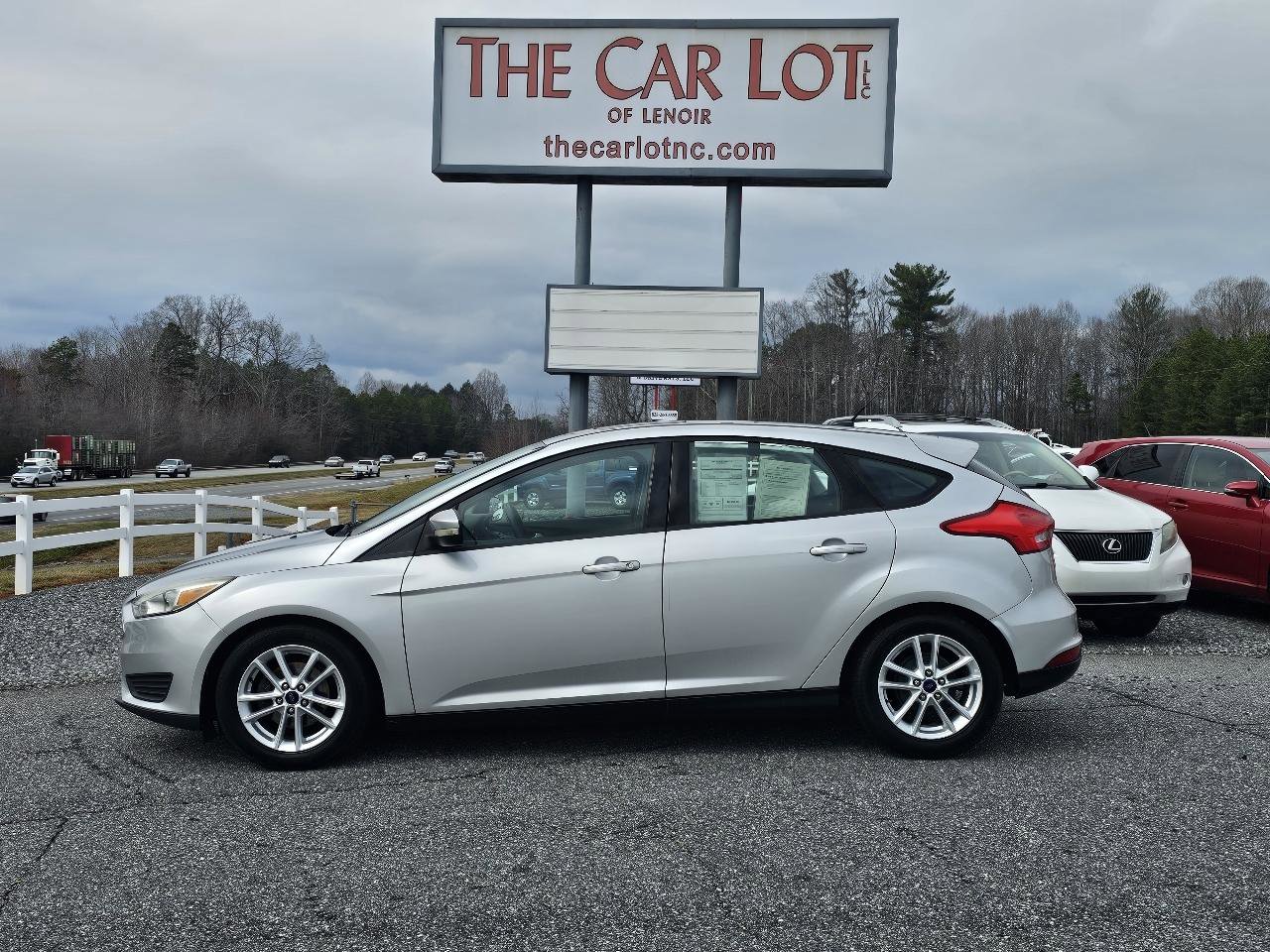 Used 2016 Ford Focus SE image 2