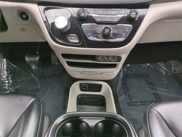 Used 2024 Chrysler Pacifica Touring-L image 19