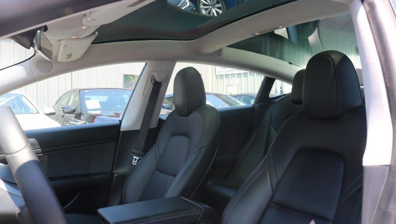 Used 2020 Tesla Model 3 Standard Range RWD image 8
