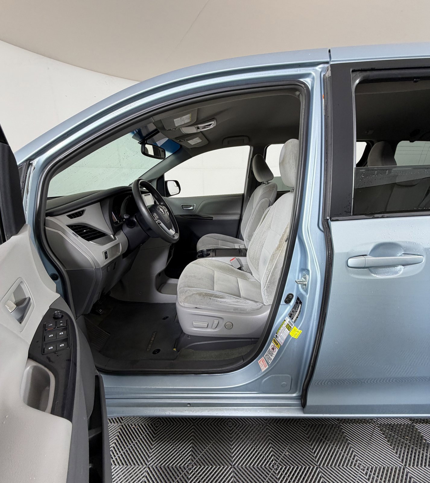 Used 2015 Toyota Sienna LE image 10