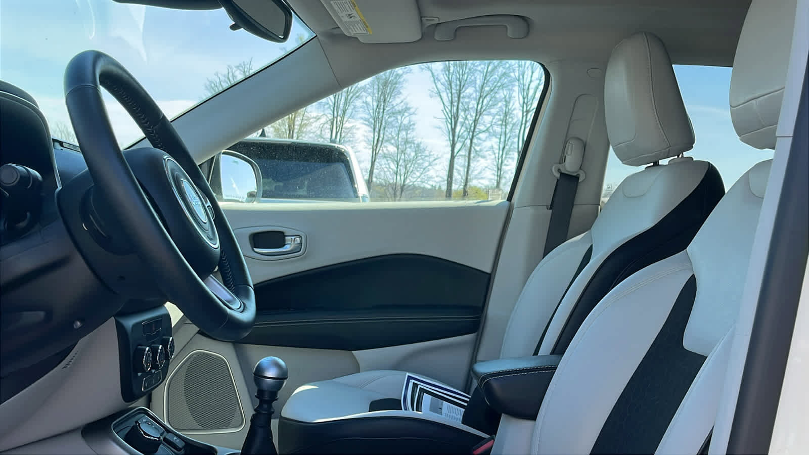 Used 2017 Jeep Compass Latitude w/ Cold Weather Group image 10