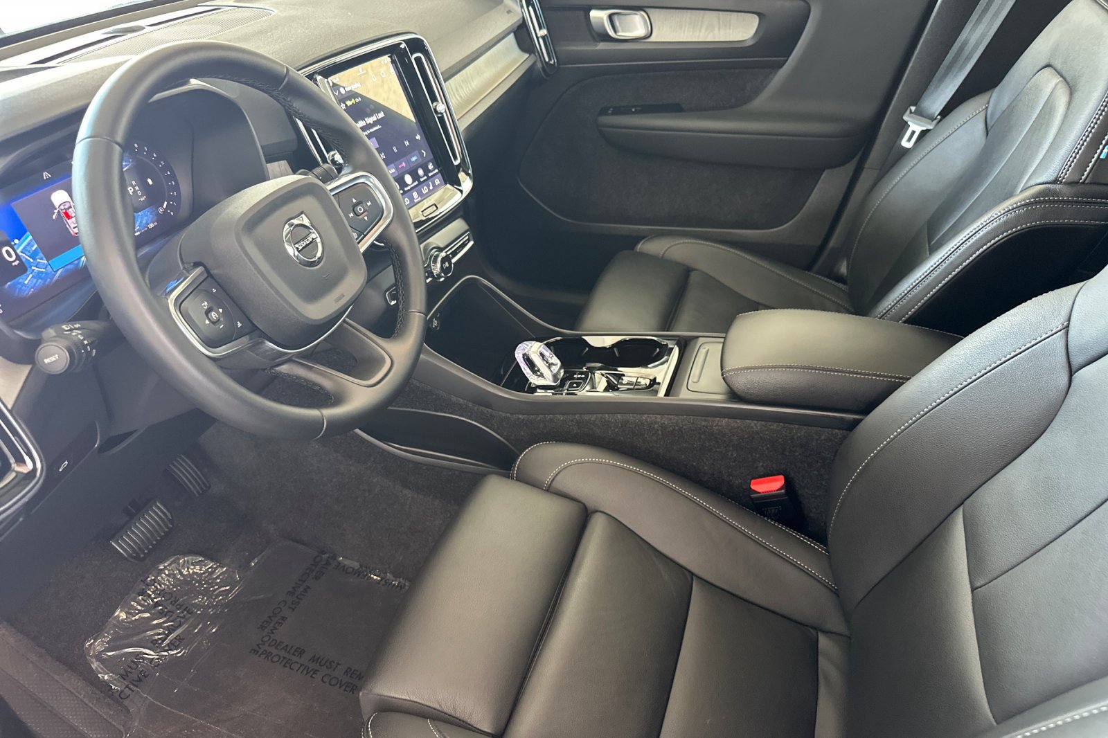 Certified 2026 Volvo XC40 B5 Plus AWD/4WD image 10