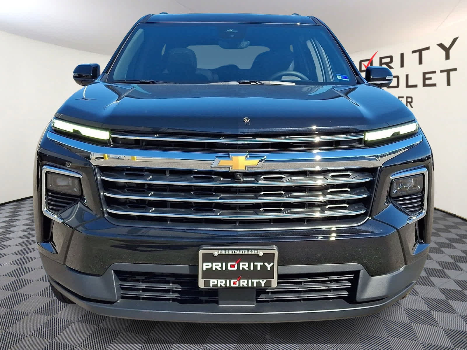 New 2027 Chevrolet Traverse LT w/ Sun and Wheel Package FWD image 2