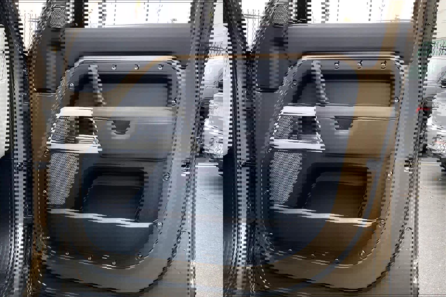 Used 2022 Land Rover Defender 110 SE image 26