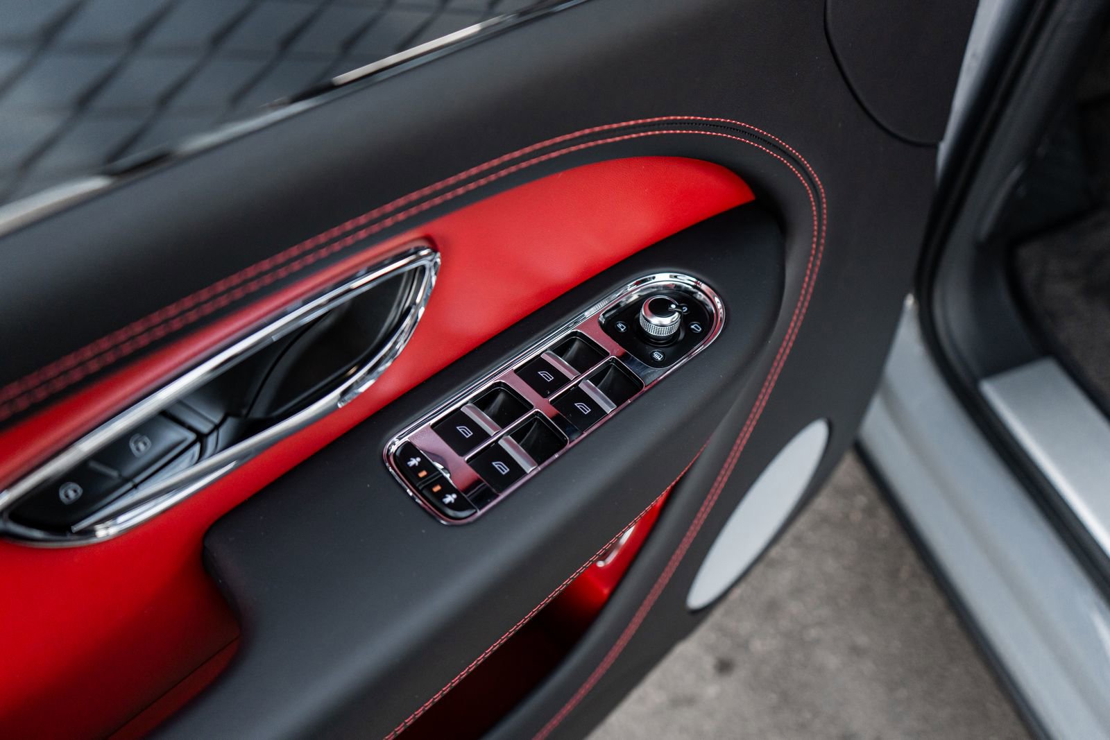 Used 2022 Bentley Bentayga image 25