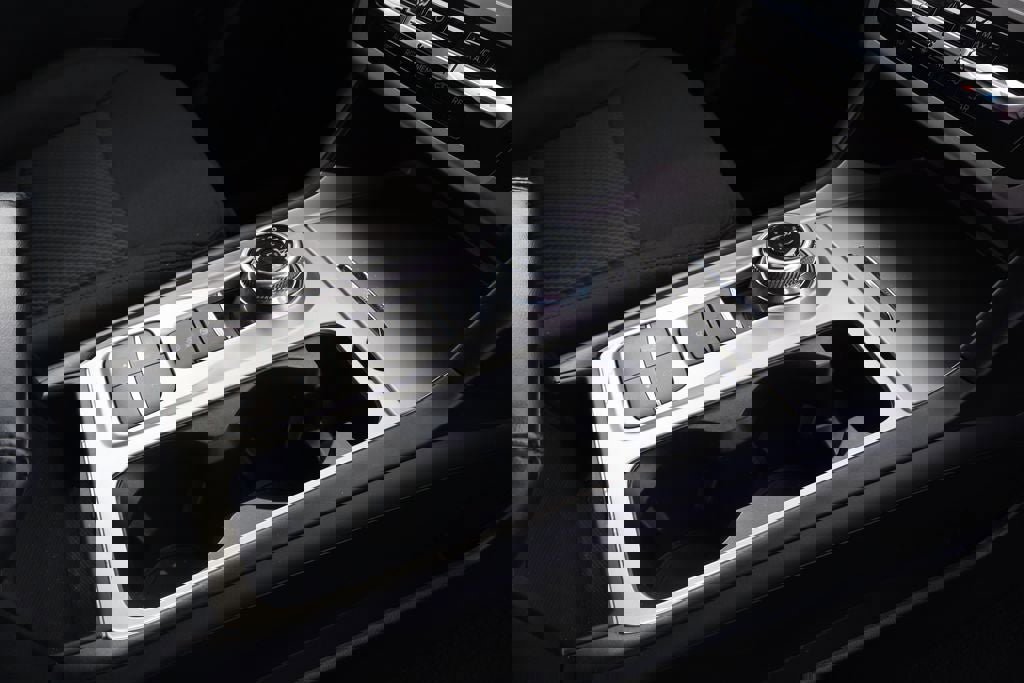 Used 2024 Ford Explorer XLT image 12