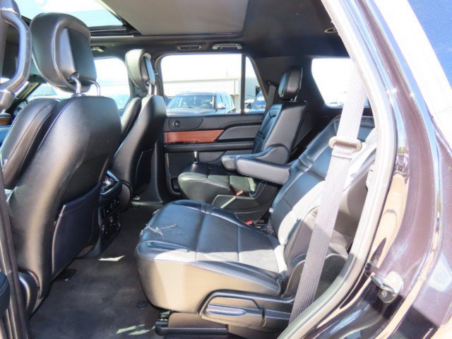Used 2019 Lincoln Navigator Select image 19